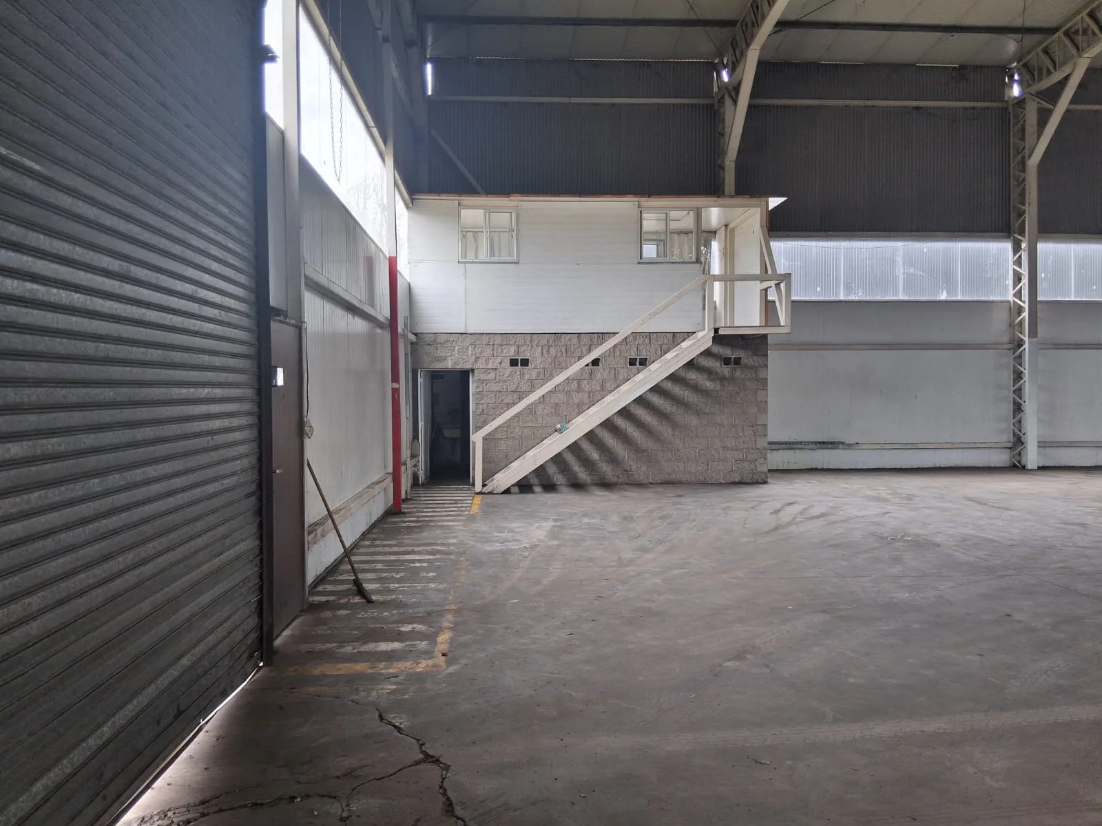 ALQUILER NAVE 1.800m2 MORENO Parque Industrial foto 2