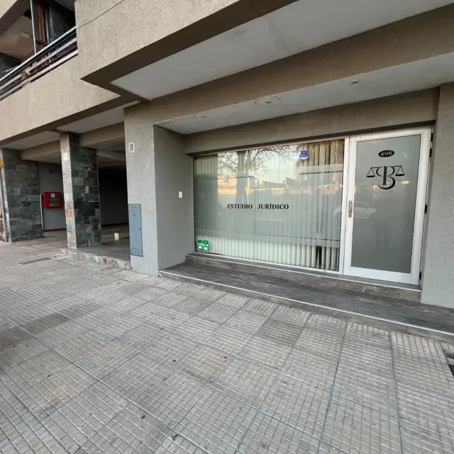 Se vende Local/oficina en Av. Laprida al 400 - VT