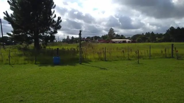 EXCELENTE COMPLEJO CON 6 DEPARTAMENTOS MAS VIVIENDAS PRINCIPAL DE TRES AMBIENTES, HOSPEDAJE TOTALMENTE EQUIPADO, APTO PARA 28 PERSONAS. Y OTRAS EDIF