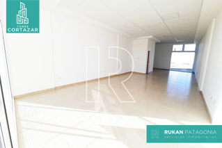 #Alquiler_RUKAN Local Comercial | TORRE CORTAZAR | Local 2 | 62 m2 | Calle HUMBERTO BEGHIN | Caleta Olivia.- foto 1