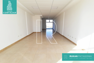 #Alquiler_RUKAN Local Comercial | TORRE CORTAZAR | Local 2 | 62 m2 | Calle HUMBERTO BEGHIN | Caleta Olivia.- foto 2
