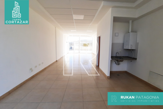 #Alquiler_RUKAN Local Comercial | TORRE CORTAZAR | Local 2 | 62 m2 | Calle HUMBERTO BEGHIN | Caleta Olivia.- foto 4