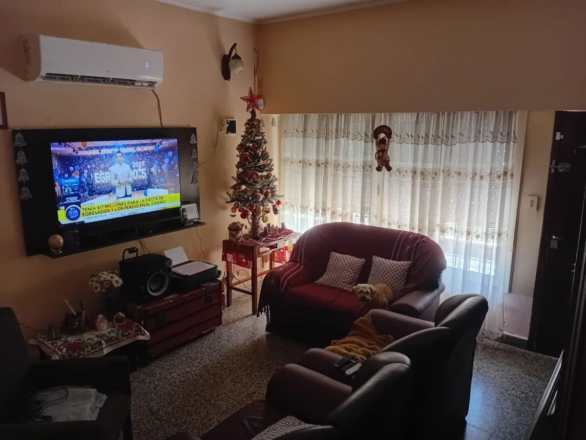 VENTA HERMOSA Y COMODA CASA 3 AMBIENTES EN MORENO foto 3