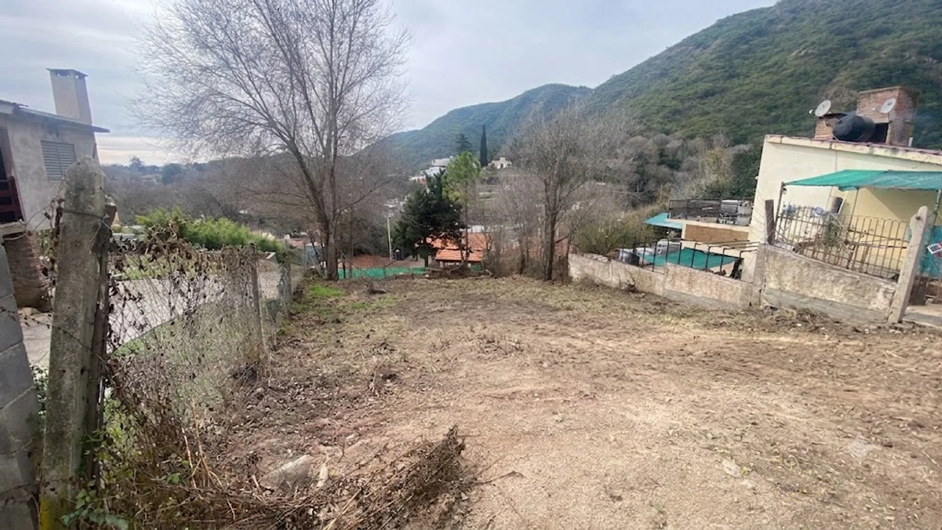 VENDE PERMUTA TERRENO ESCRITURA VILLA CARLOS PAZ! foto 3