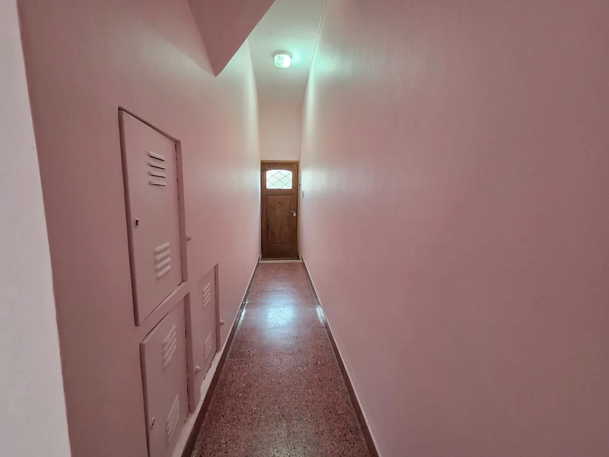 VENTA PH 2 AMB CON  PATIO PROPIO IMPECABLE ESTADO foto 3