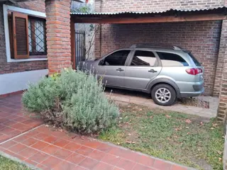 Chalet en Venta 4 ambientes Cochera Jardin Fondo Haedo Norte foto 4