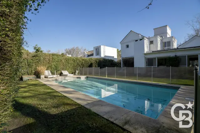Casa en lote interno 4 dormitorios c/ pileta - Mayling CC.