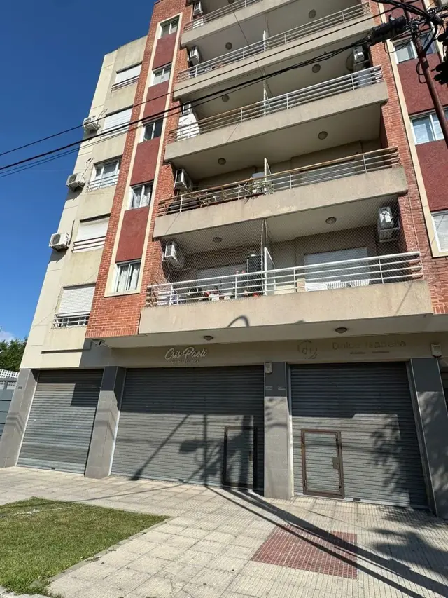 Local comercial de 59 m2 a metros de Av Pte Peron, excelente ubicacion