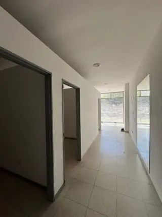 Local comercial  de 59 m2 a metros de Av Pte Peron, excelente ubicacion foto 3