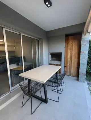 VENTA 2 AMBIENTES CON PATIO CON JARDIN EN LAGOON foto 2