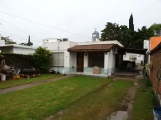 Excelente propiedad multifamiliar, dos casa de tres ambientes sobre lote de 10 x 35 en Garin foto 2