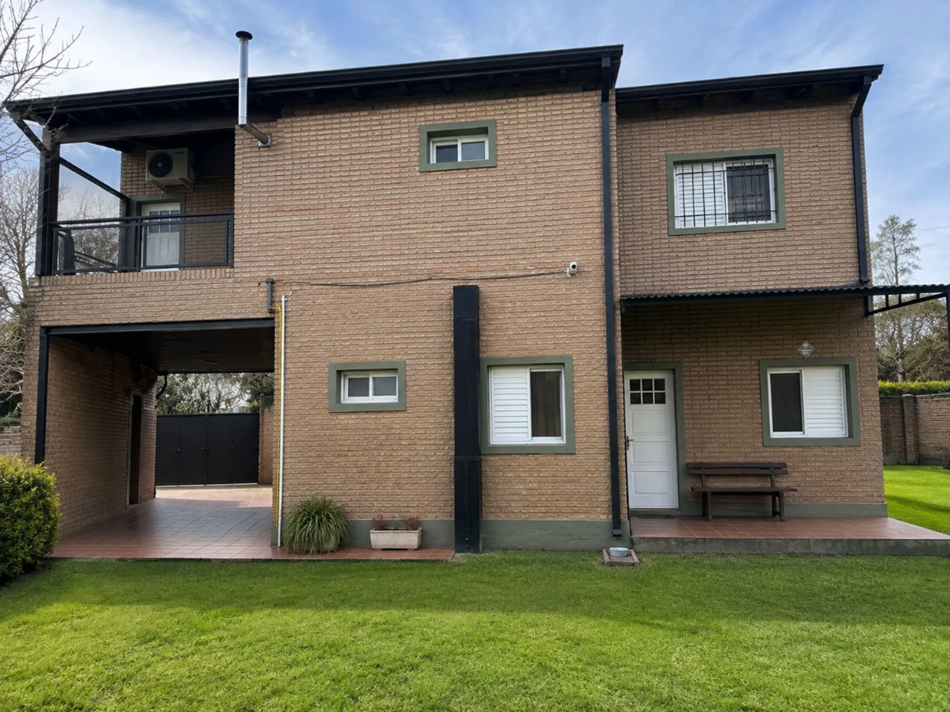 VENTA: CASA DE 3 DORMITORIOS CON QUINCHO Y PILETA foto 4