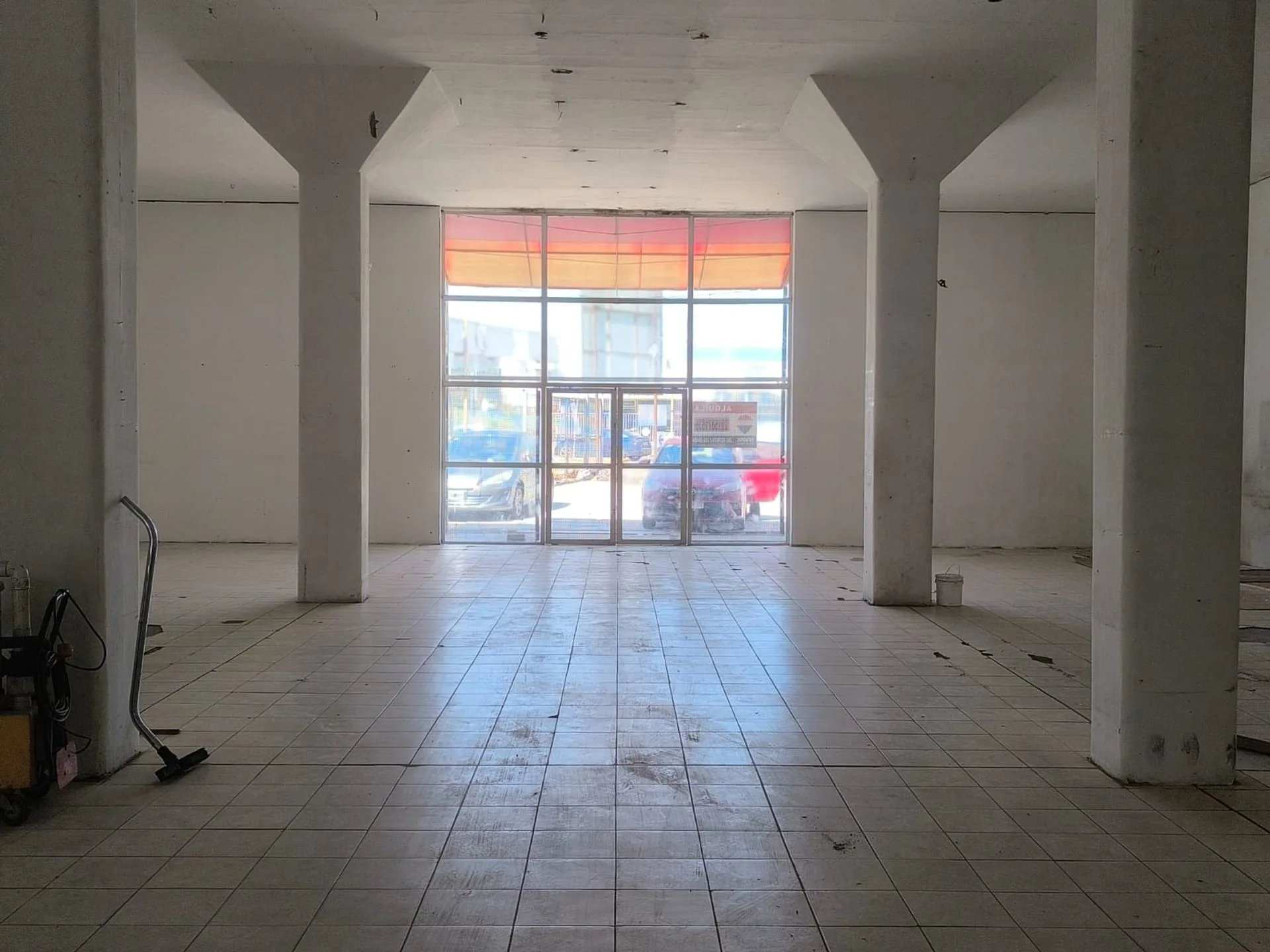 Remax Alquila Salon Comercial Godoy Cruz foto 2