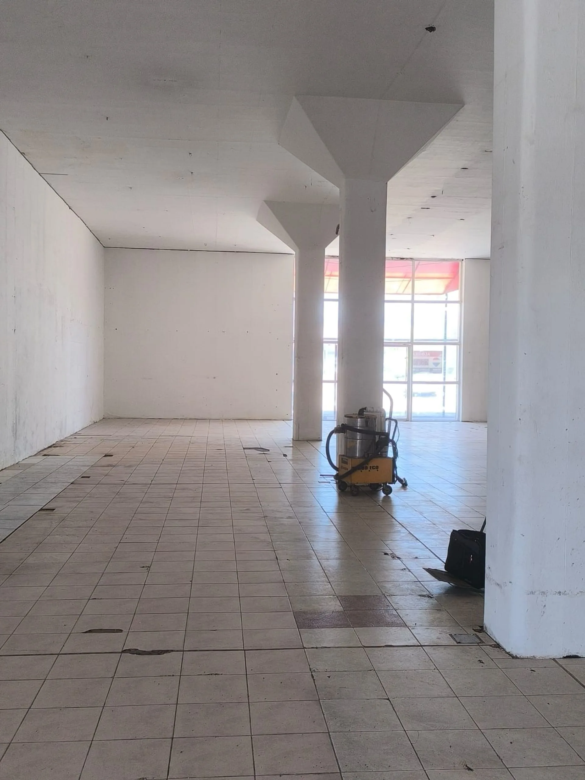 Remax Alquila Salon Comercial Godoy Cruz foto 5