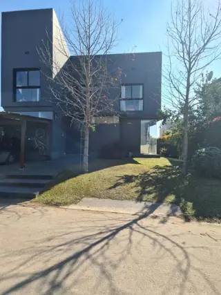 Hermosa propiedad en cerro azul foto 3