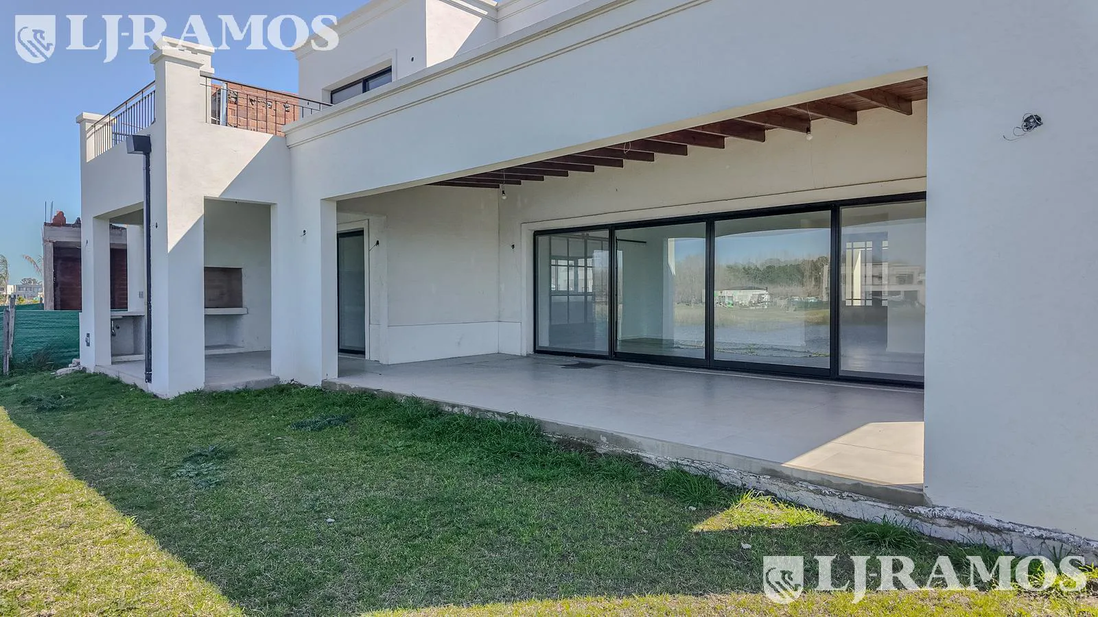 CASA A LA LAGUNA - 4 DORMITORIOS - EN VENTA EN SANTA ANA foto 4