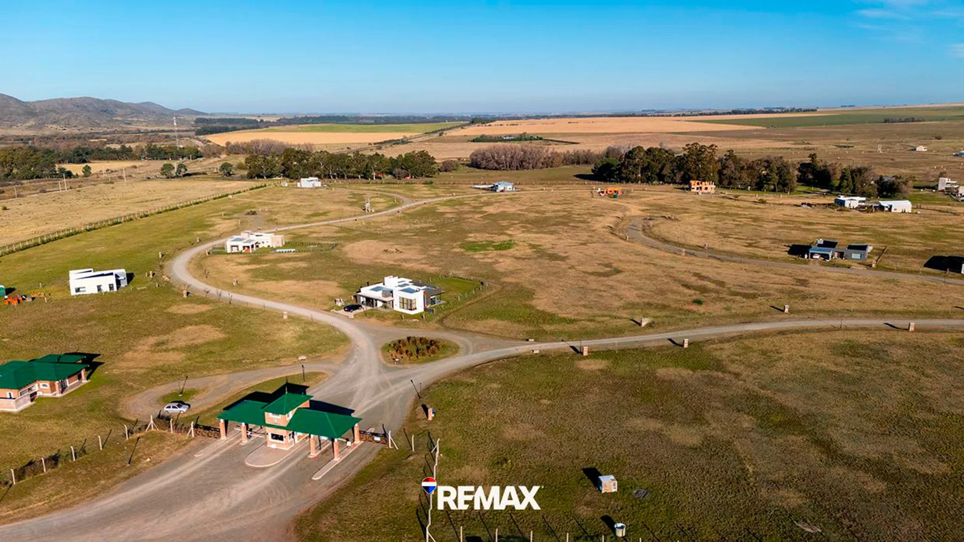 LOTE EN BARRIO CERRADO LAS VERBENAS foto 4