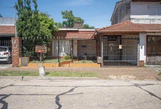 VENTA CASA 3 AMB (PATIO + TERRAZA) - MONTE GRANDE