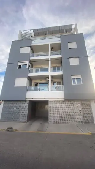 SE VENDE HERMOSO DEPTO CENTRICO VIEDMA foto 2