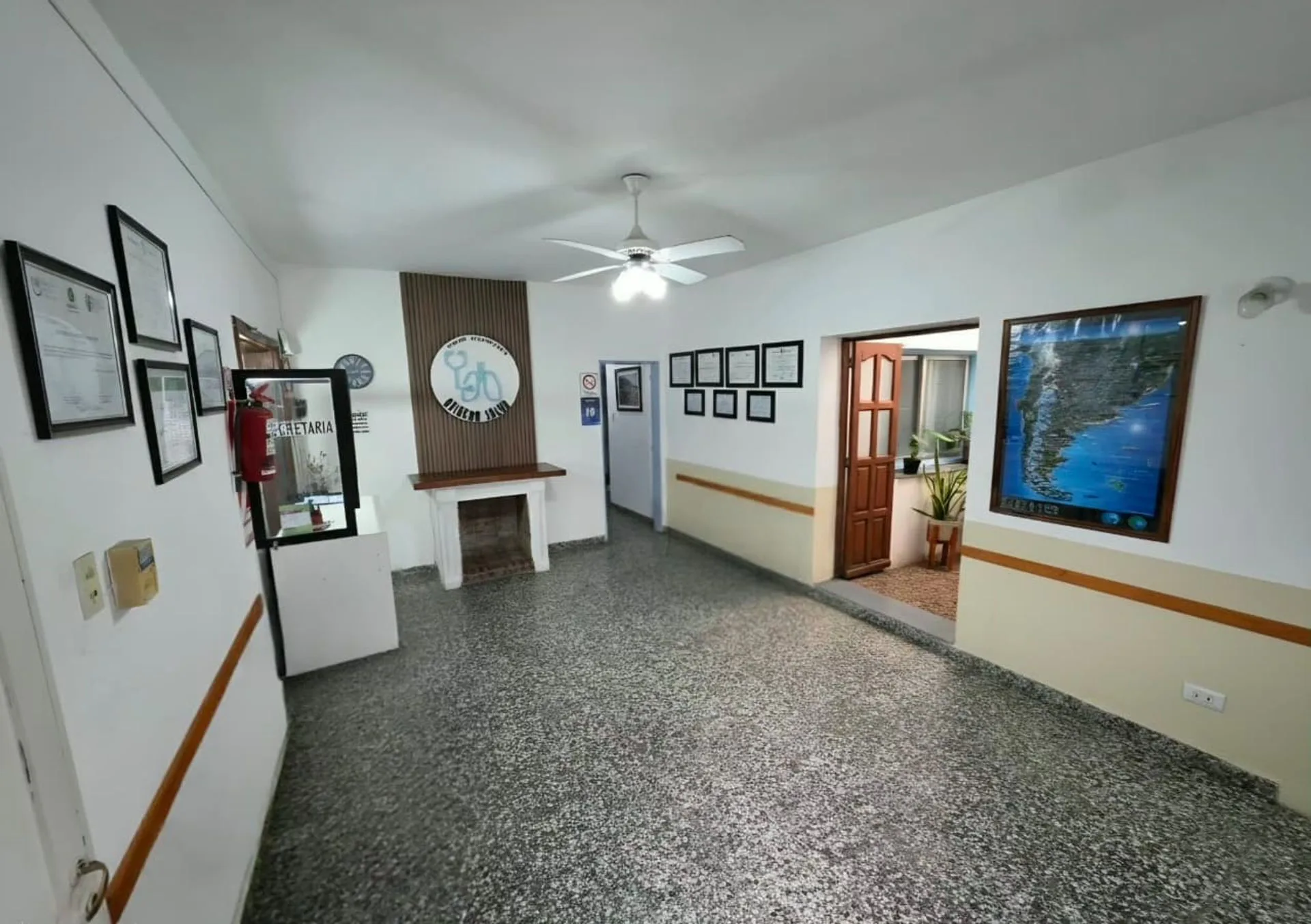 VENDO CASA | Ubicación privilegiada sobre Av Rolon foto 5