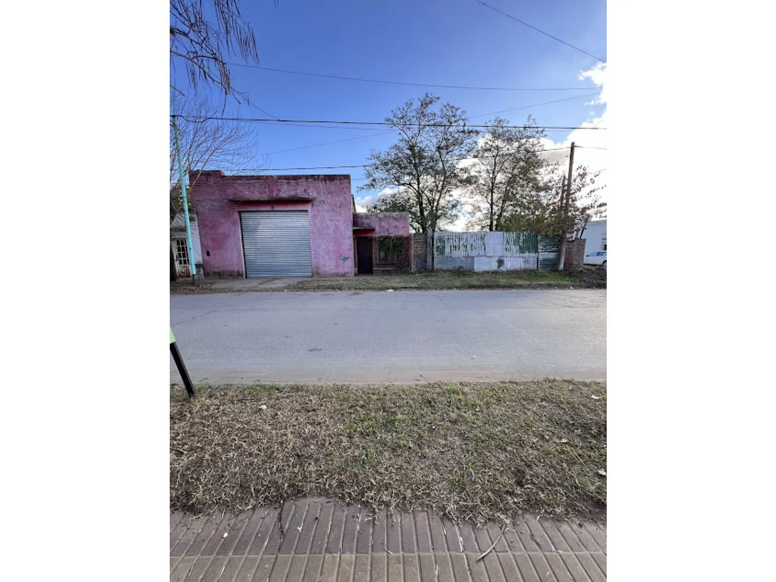 Galpón ubicado en la esquina de Belgrano y Azara foto 2