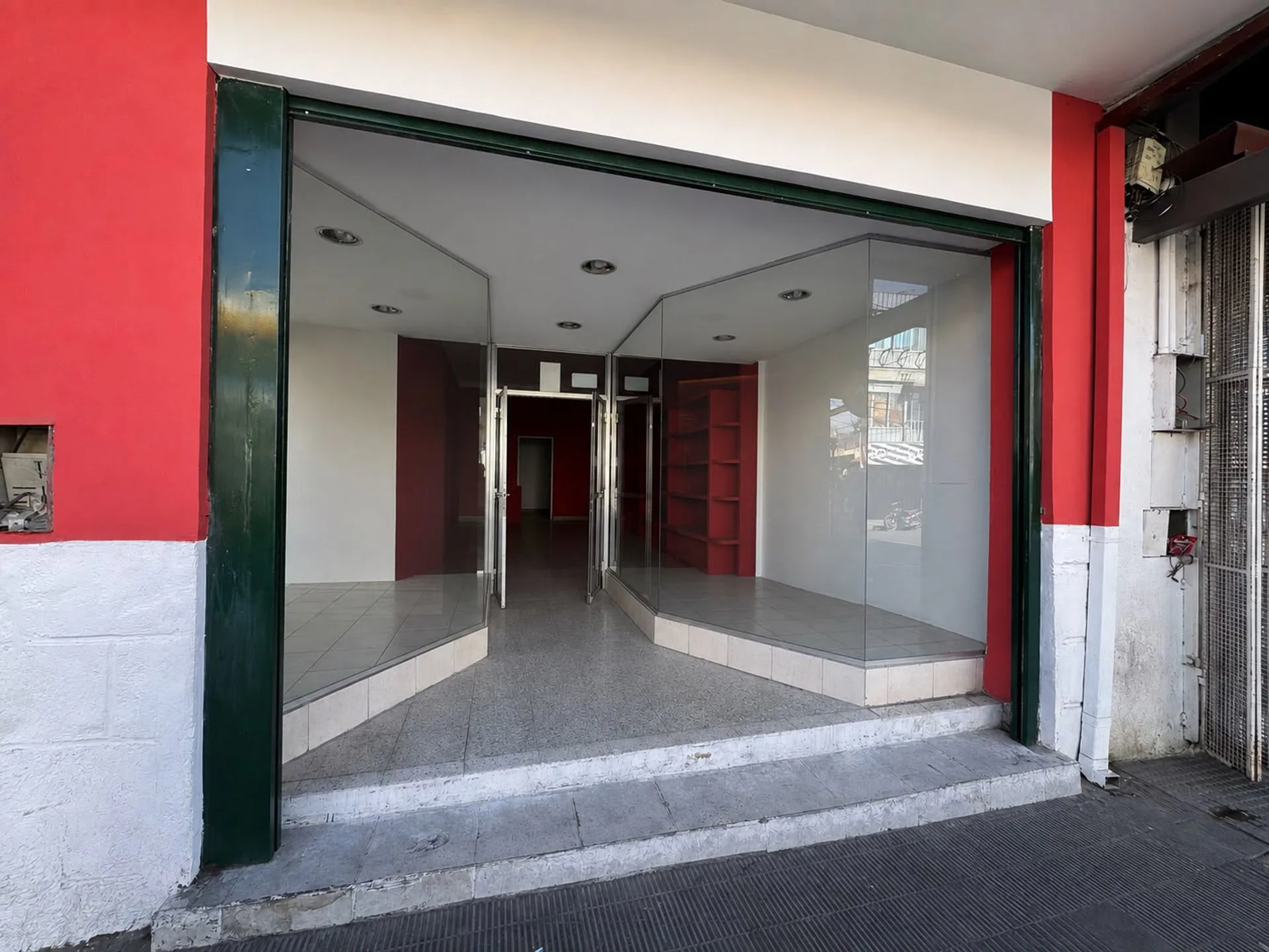 ALQUILER LOCAL COMERCIAL CALLE ALEM foto 2