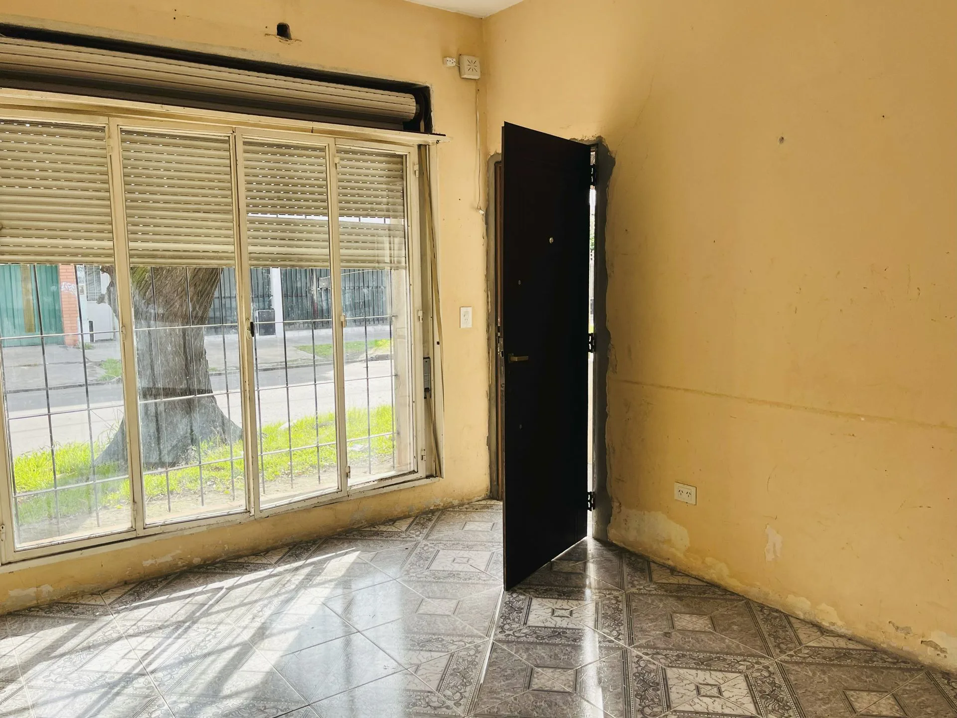 VENTA PH + Local comercial en esquina foto 5