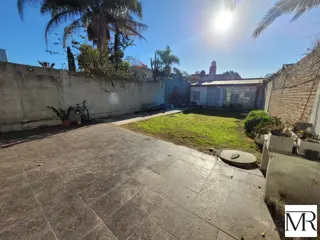 PH 4 ambientes en venta en Wilde con gran Parque y Quincho foto 1