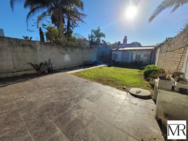 PH 4 ambientes en venta en Wilde con gran Parque y Quincho