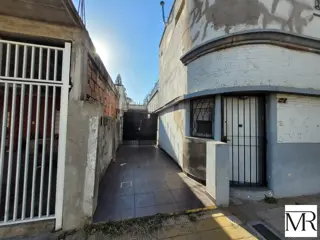 PH 4 ambientes en venta en Wilde con gran Parque y Quincho foto 3