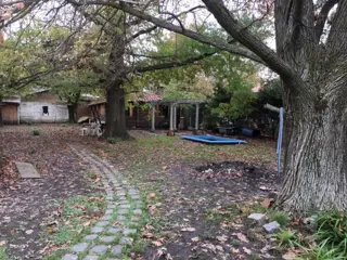 VENTA - PARQUE LELOIR - TERRENO CON QUINCHO DE TRONCO - PISCINA - SOBRE LOTE DE 15 x 34 APROX. foto 2