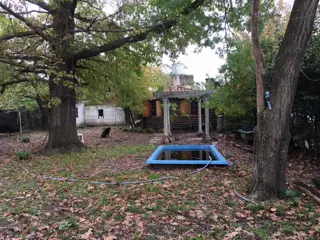 VENTA - PARQUE LELOIR - TERRENO CON QUINCHO DE TRONCO - PISCINA - SOBRE LOTE DE 15 x 34 APROX. foto 3