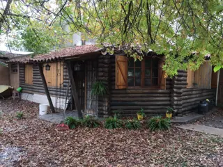 VENTA - PARQUE LELOIR - TERRENO CON QUINCHO DE TRONCO - PISCINA - SOBRE LOTE DE 15 x 34 APROX. foto 4