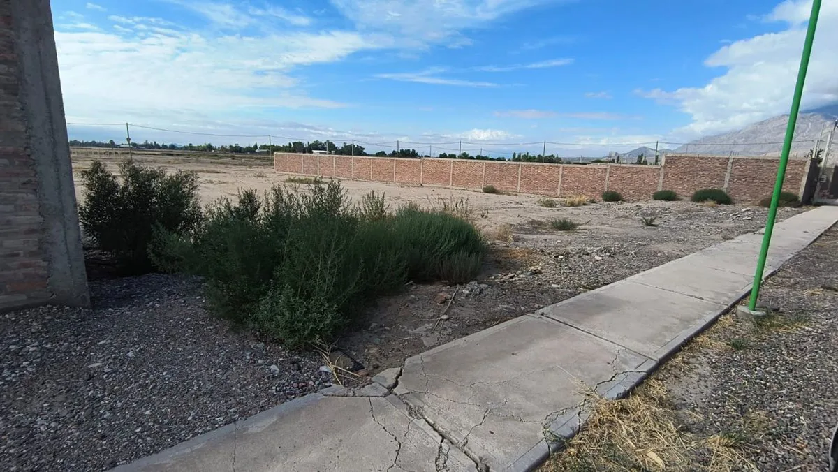 TERRENO DE 1460 M2. CALLE CHACABUCO, POCITO foto 2