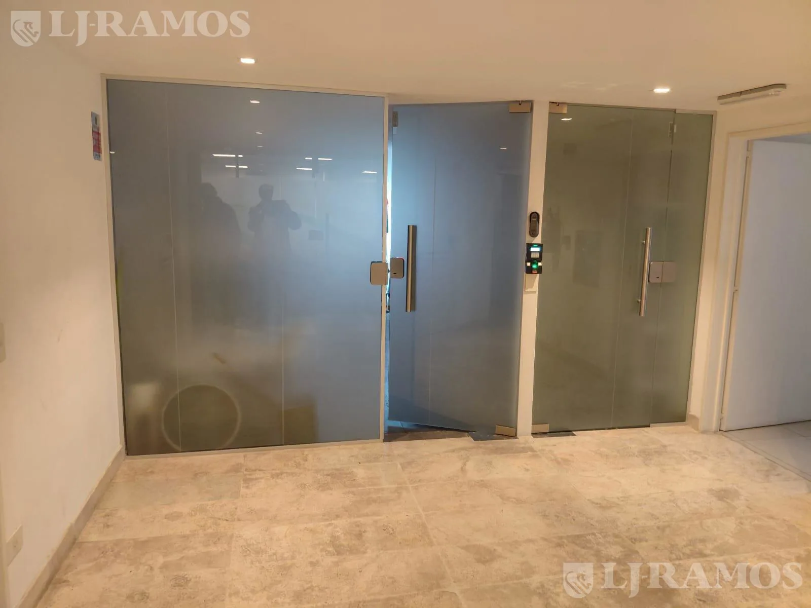 Alquiler de oficinas de 240 m2 en Beccar foto 4