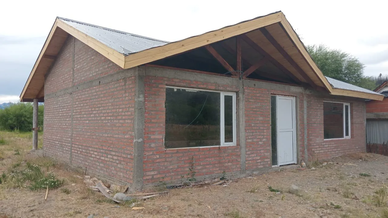 Se vende Casa a terminar en Cholila foto 2