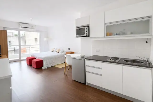 MONOAMBIENTE con BALCON/APTO PROF/ RETIRO