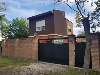 Casa en Venta - Dique Luján sobre calle Belgrano foto 1