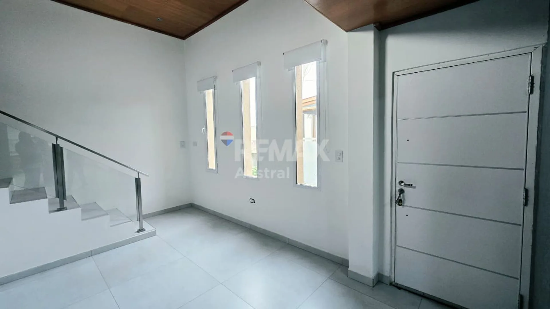 VENTA Casa | 6 Amb. | 248 m² | Gas | Agua Propia foto 4