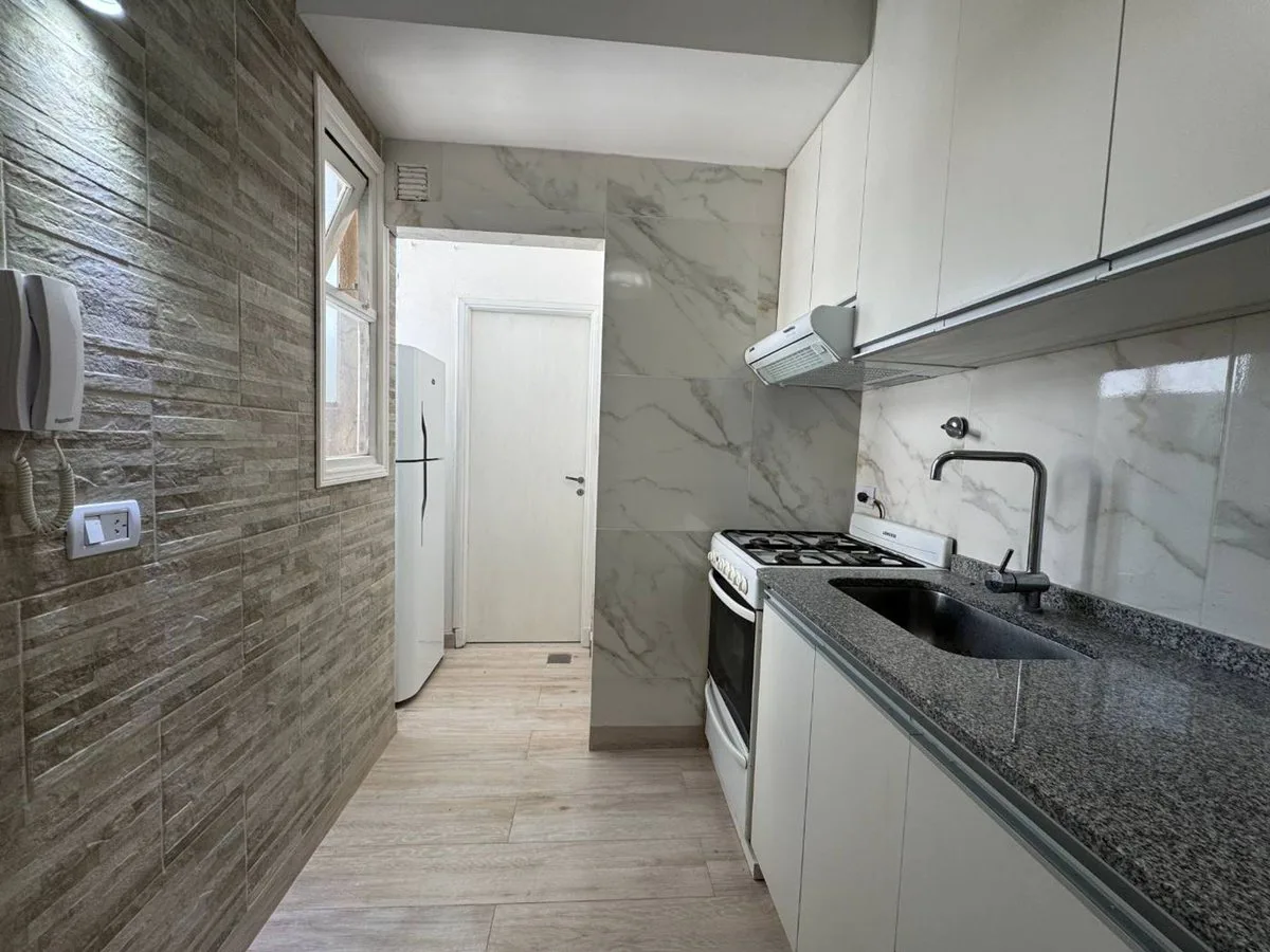 VENTA Dpto 2 amb + dpcia con BALCON foto 2