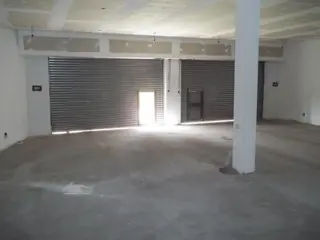 GRAN PREDIO EN GENERAL RODRIGUEZ 1900 M2 , GALPON, 2 LOCALES COMERCIALES, PLAYON DE MANIOBRAS, CASA DE CUIDADORES foto 2