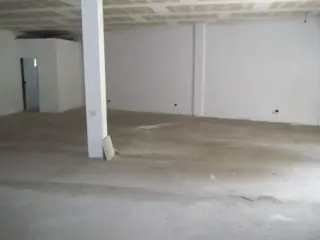 GRAN PREDIO EN GENERAL RODRIGUEZ 1900 M2 , GALPON, 2 LOCALES COMERCIALES, PLAYON DE MANIOBRAS, CASA DE CUIDADORES foto 3