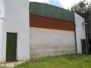 GRAN PREDIO EN GENERAL RODRIGUEZ 1900 M2 , GALPON, 2 LOCALES COMERCIALES, PLAYON DE MANIOBRAS, CASA DE CUIDADORES foto 4