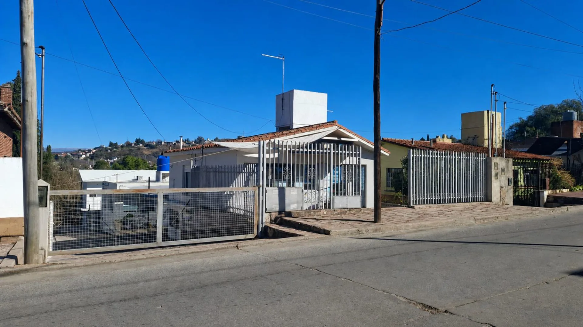 Venta de Local y 4 departamentos Villa Carlos Paz foto 2