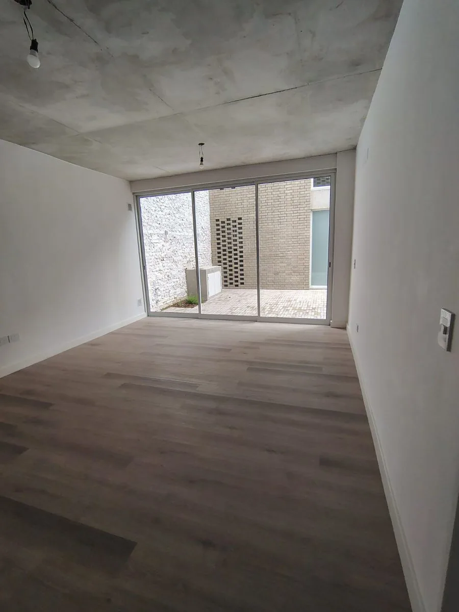 Dpto, 2 ambientes en PB con un amplio patio propio foto 3