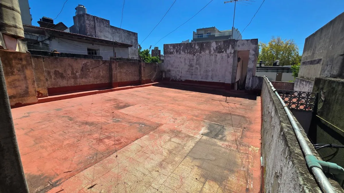 VENTA CASA 5 AMBIENTES PATIO TERRAZA LINIERS foto 2