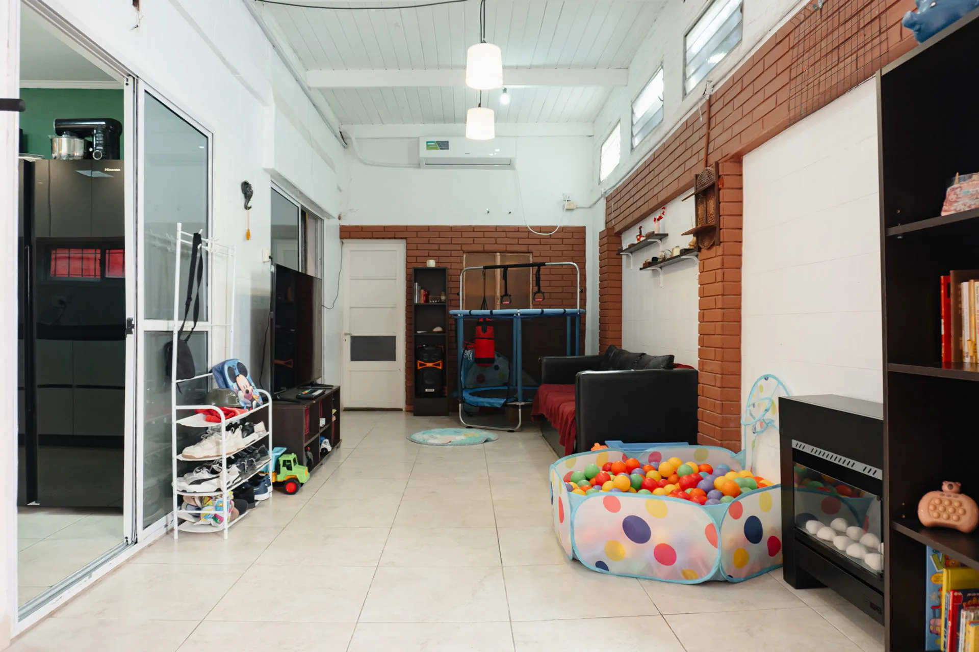 CASA DE PASILLO EN VENTA 2 DORMI PATIO TERRAZA foto 3