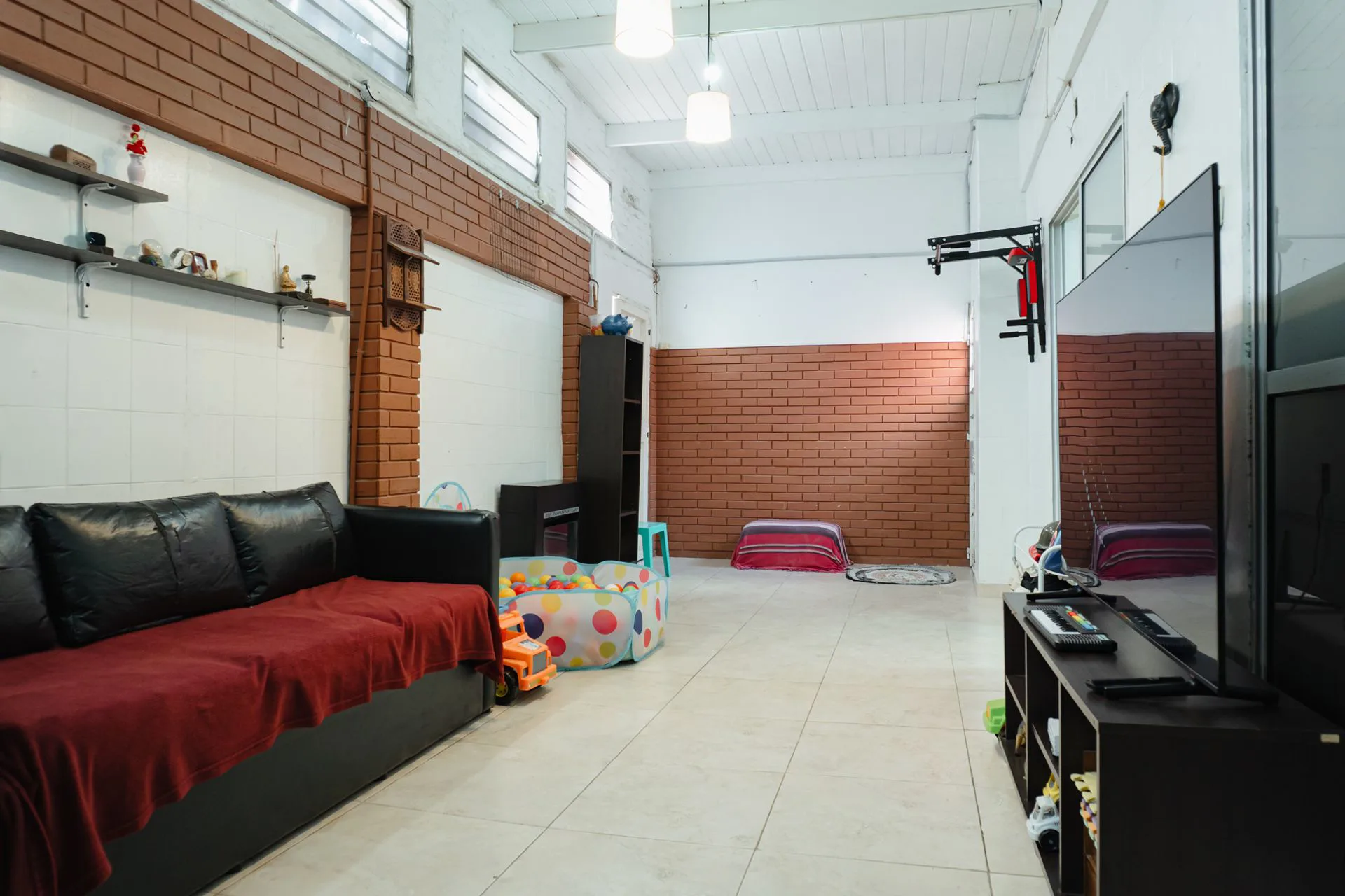 CASA DE PASILLO EN VENTA 2 DORMI PATIO TERRAZA foto 4