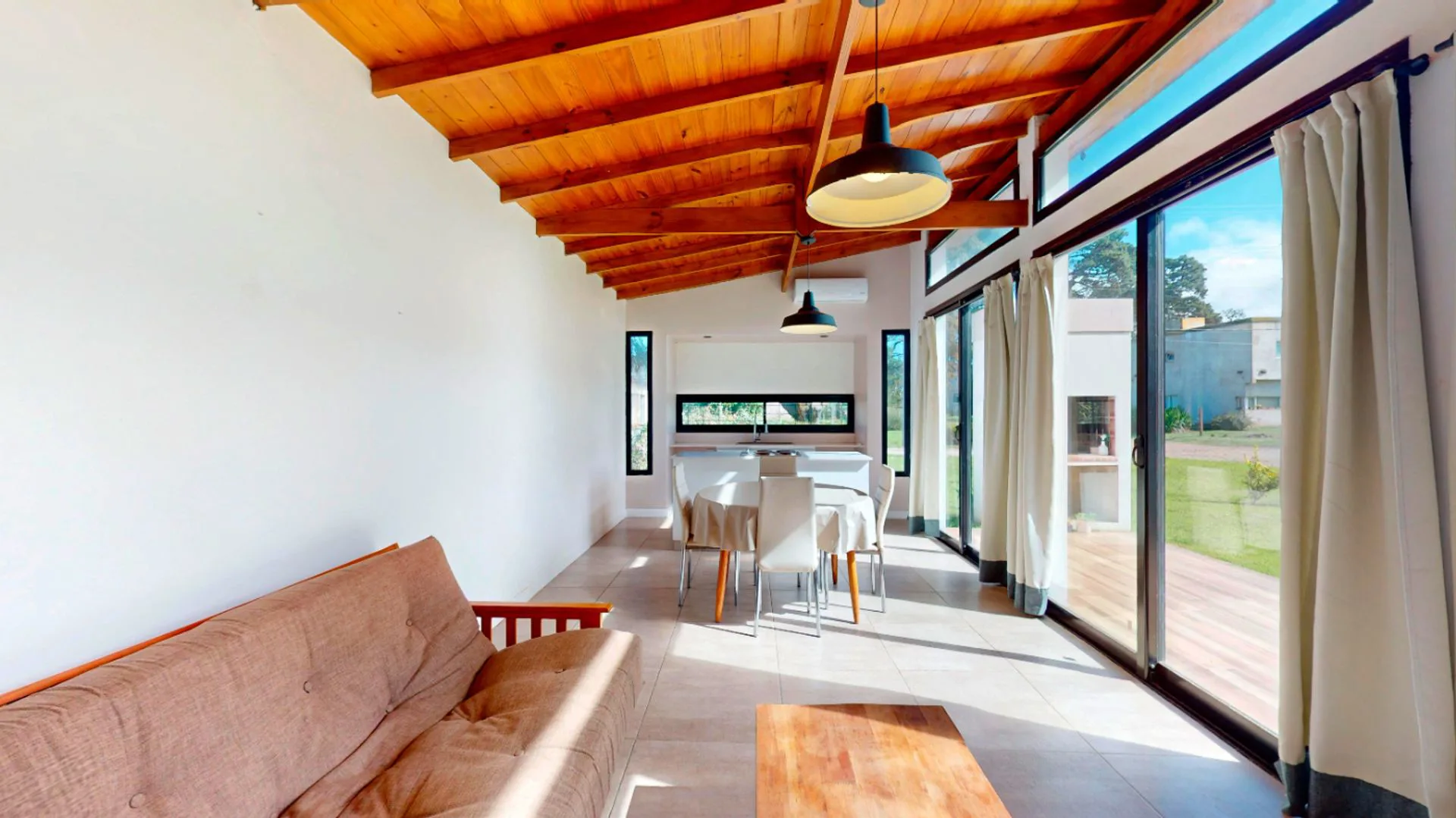 VENTA CASA 2/3 AMB PARQUE Y PARRILLA ACANTILADOS foto 3