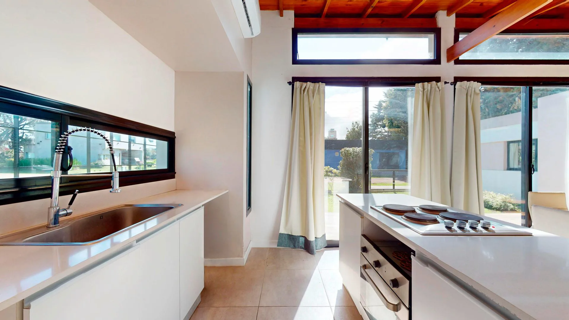 VENTA CASA 2/3 AMB PARQUE Y PARRILLA ACANTILADOS foto 5